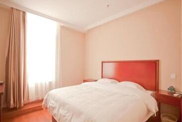هتل Greentree Inn Liaoning Dalian Railway Station South Shengli Square Express