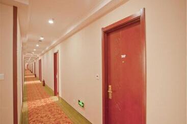 هتل Greentree Inn Liaoning Dalian Railway Station South Shengli Square Express