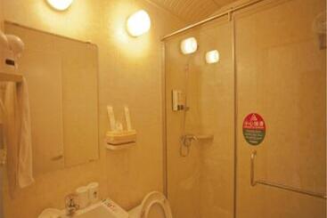 هتل Greentree Inn Liaoning Dalian Railway Station South Shengli Square Express