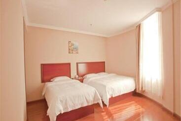 هتل Greentree Inn Liaoning Dalian Railway Station South Shengli Square Express