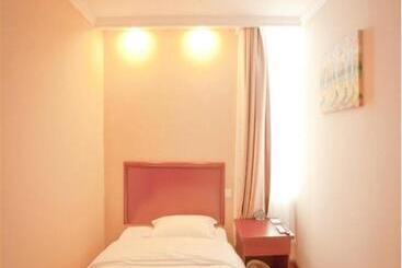 هتل Greentree Inn Liaoning Dalian Railway Station South Shengli Square Express