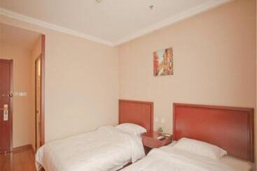 هتل Greentree Inn Liaoning Dalian Railway Station South Shengli Square Express