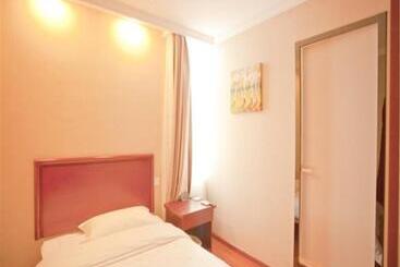 هتل Greentree Inn Liaoning Dalian Railway Station South Shengli Square Express