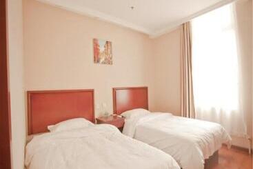 هتل Greentree Inn Liaoning Dalian Railway Station South Shengli Square Express