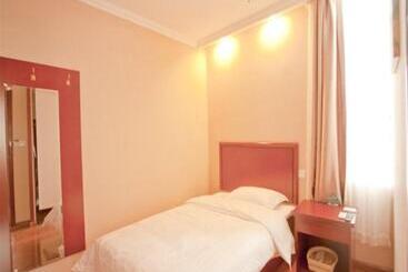 هتل Greentree Inn Liaoning Dalian Railway Station South Shengli Square Express