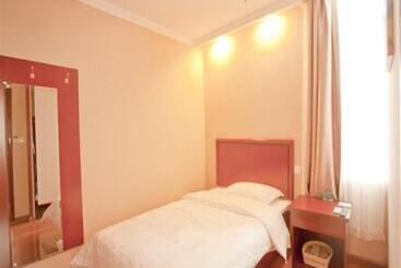 هتل Greentree Inn Liaoning Dalian Railway Station South Shengli Square Express