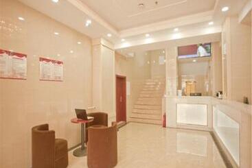 هتل Greentree Inn Liaoning Dalian Railway Station South Shengli Square Express