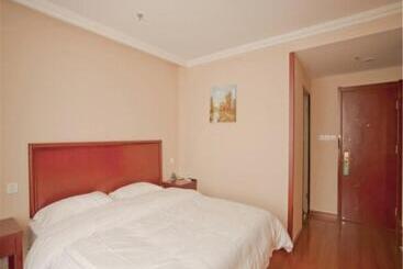 هتل Greentree Inn Liaoning Dalian Railway Station South Shengli Square Express