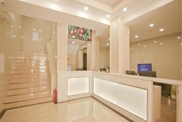 هتل Greentree Inn Liaoning Dalian Railway Station South Shengli Square Express