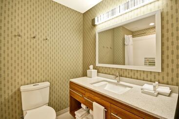 هتل Home2 Suites By Hilton Evansville