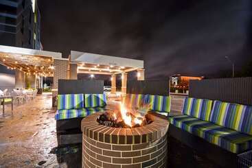هتل Home2 Suites By Hilton Evansville