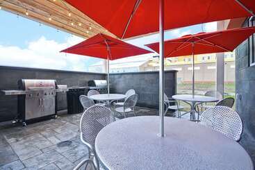 هتل Home2 Suites By Hilton Rapid City