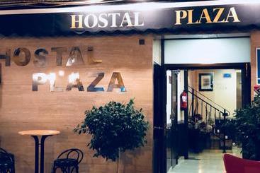 هتل Hostal Plaza