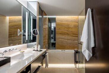 هتل Hyatt Regency Shanghai Global Harbor