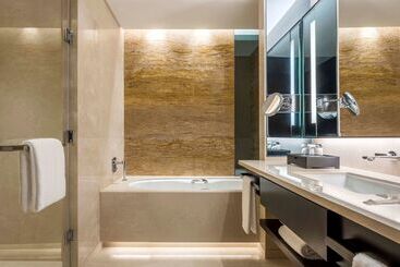 هتل Hyatt Regency Shanghai Global Harbor