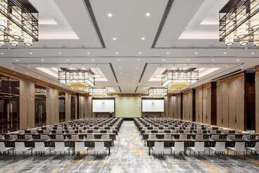 هتل Hyatt Regency Shanghai Global Harbor