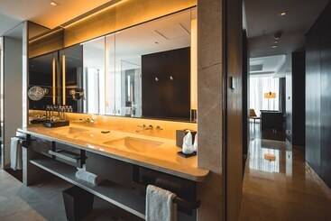 هتل Hyatt Regency Shanghai Global Harbor