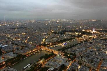 فندق Yooma Urban Lodge Tour Eiffel