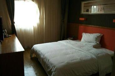 هتل 7days Premium Qinhuangdao Railway Station Yingbin Road