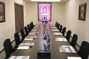 Tilal Almadina Hotel & Suites