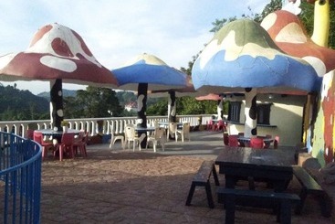 Bed and Breakfast Smurf Inn Homestay