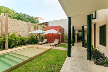 هتل Casona 61 By Guru