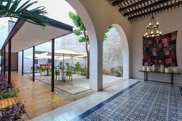 هتل Casona 61 By Guru