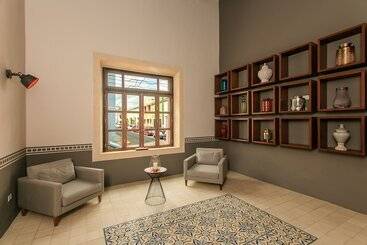 هتل Casona 61 By Guru
