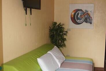 هتل Mb's Garden Inn