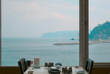 هتل Wisterian Life Club Atami