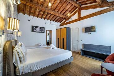 Martelli 6 Suite & Apartments