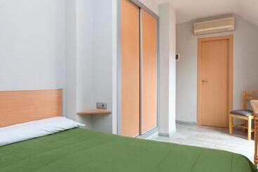 هتل Olympia Ronda Hostel