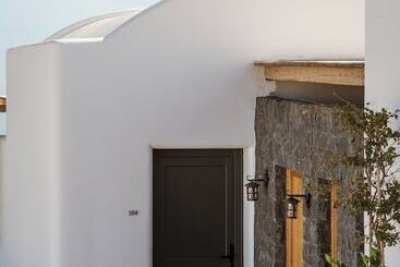 هتل Néro Luxury Suites