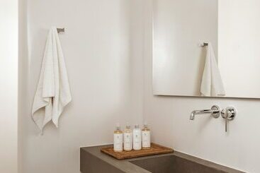 هتل Néro Luxury Suites