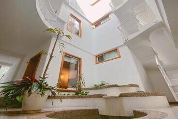 هتل Casa Tramontana