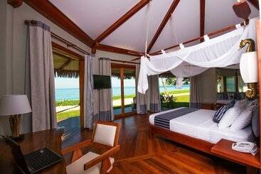 هتل Pristine Mermaid Resort