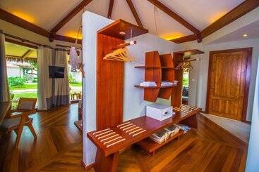 هتل Pristine Mermaid Resort