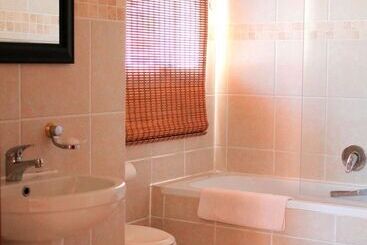 African Aquila Lodge