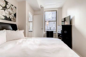 Global Luxury Suites At Bay Village