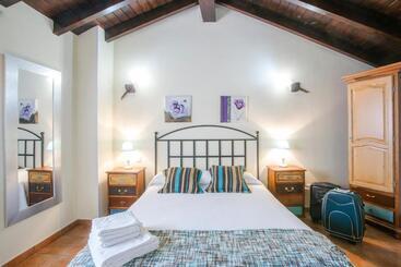 مسافرخانه Posada Las Tres Mentiras De Santillana Del Mar