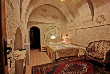 هتل Falcon Cave Suites
