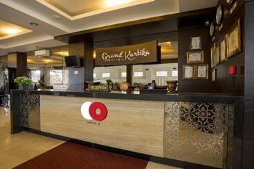 هتل Grand Kartika
