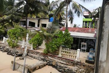 هتل Happy Beach Resort