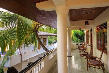 هتل Happy Beach Resort