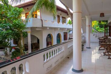 هتل Happy Beach Resort