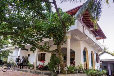 هتل Happy Beach Resort