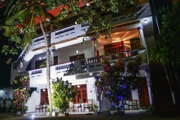 هتل Happy Beach Resort