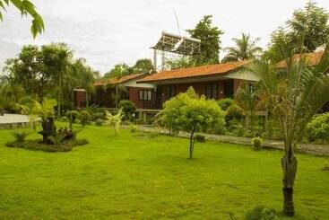 هتل Jungle World Resort