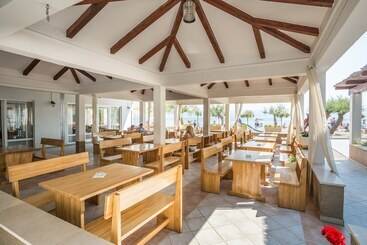 هتل Mobile Homes Camp Galeb
