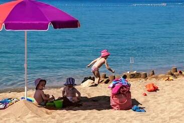 酒店 Mobile Homes Camp Galeb
